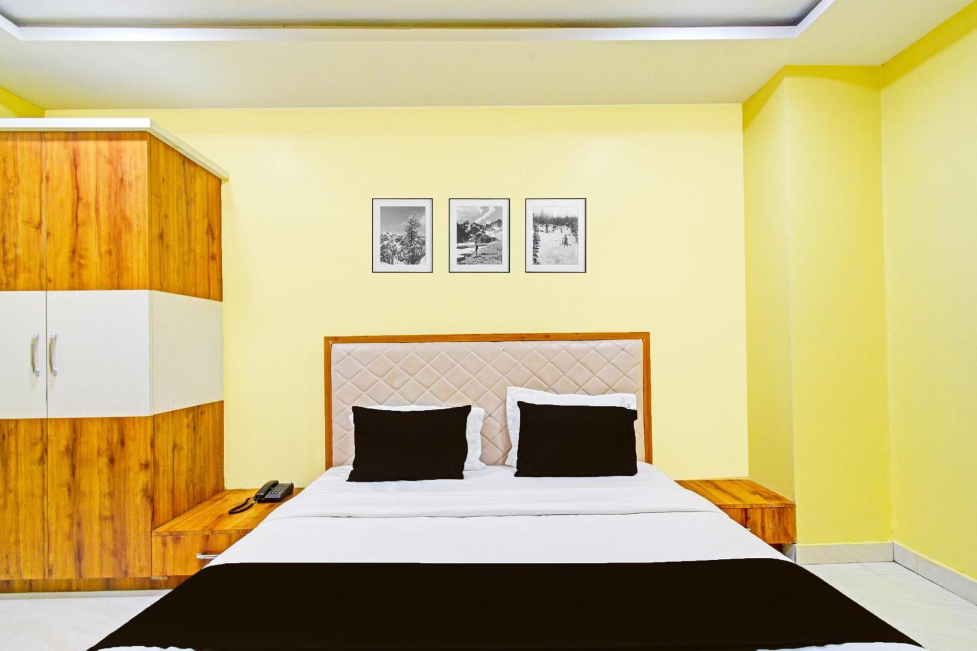 Super Townhouse Mancherial Mancherāl Eksteriør billede